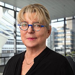 Ms  Heike Schröder